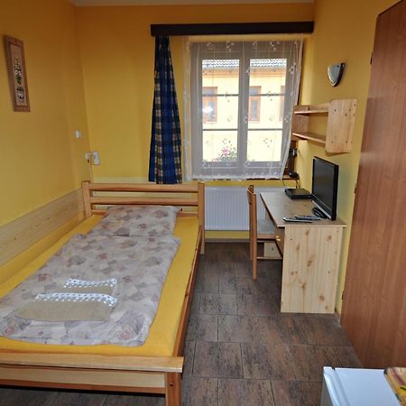 לוני Hotel Na Hradbach מראה חיצוני תמונה