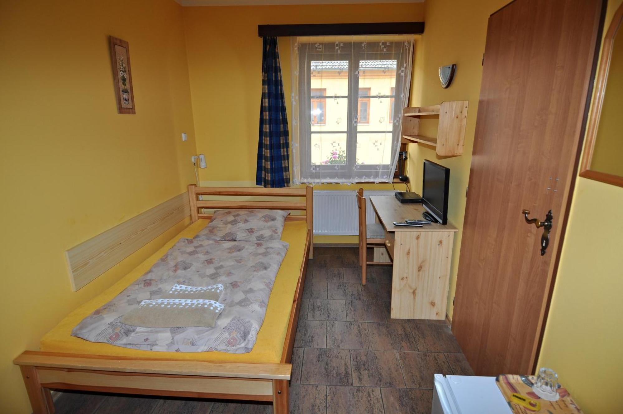 לוני Hotel Na Hradbach מראה חיצוני תמונה