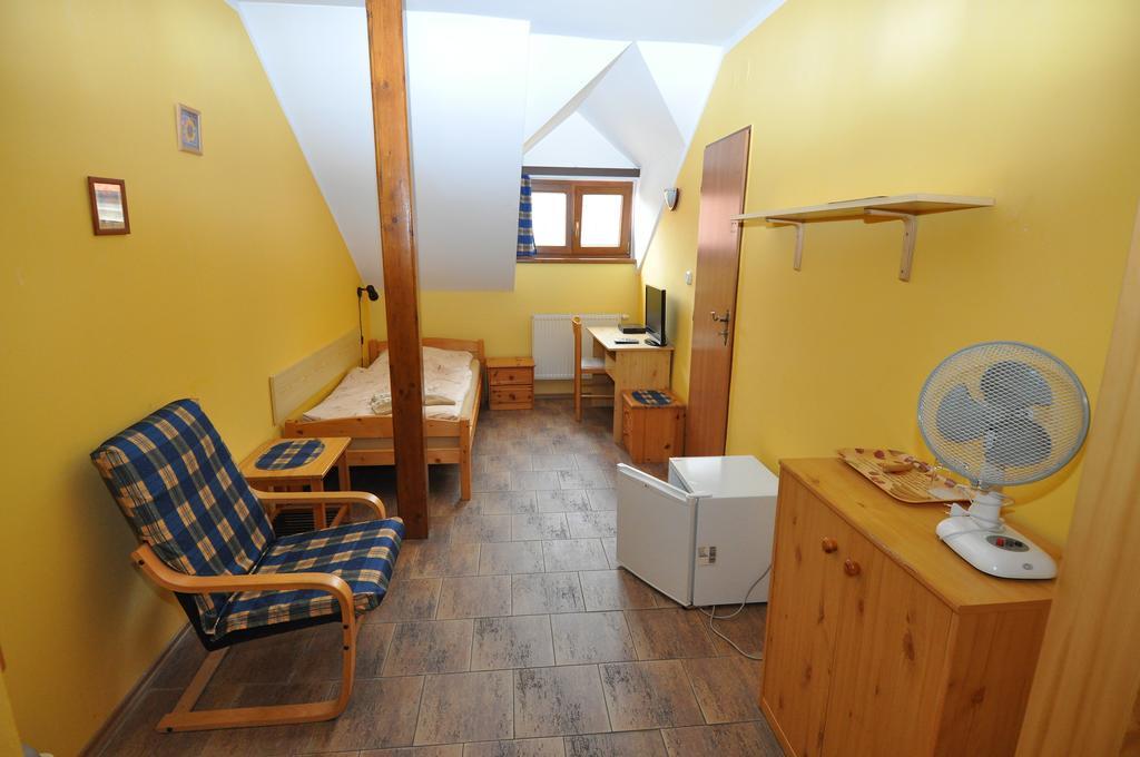 לוני Hotel Na Hradbach מראה חיצוני תמונה