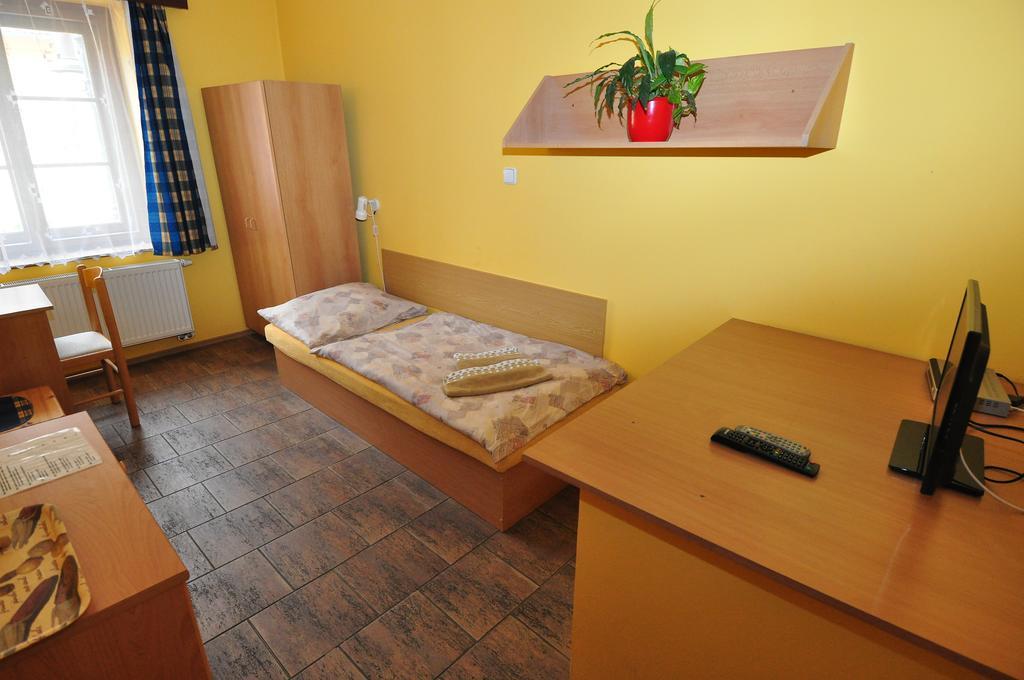 לוני Hotel Na Hradbach מראה חיצוני תמונה