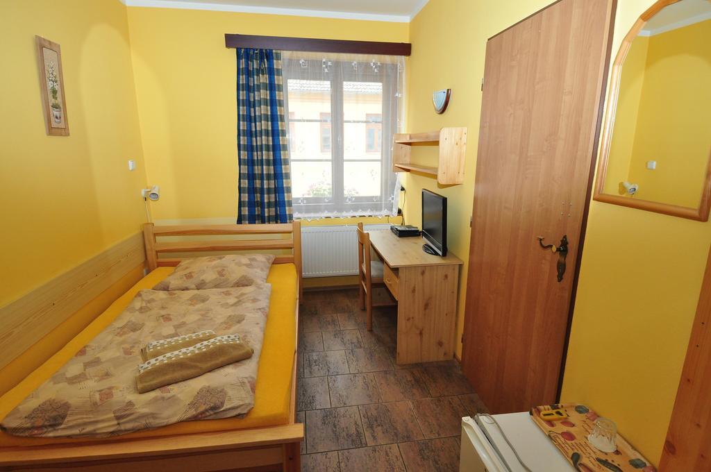 לוני Hotel Na Hradbach מראה חיצוני תמונה