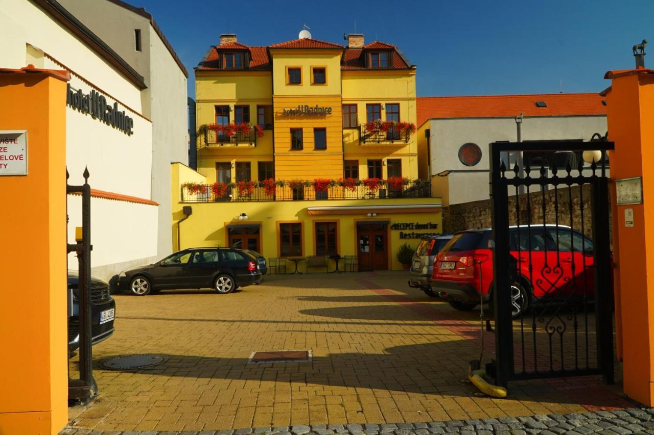 לוני Hotel Na Hradbach מראה חיצוני תמונה