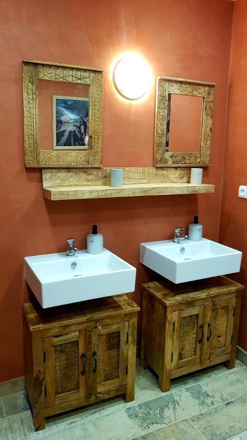 לוני Hotel Na Hradbach מראה חיצוני תמונה