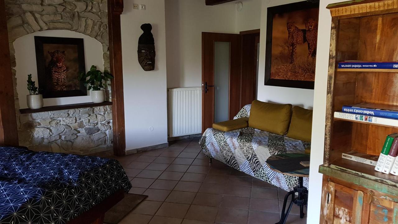 לוני Hotel Na Hradbach מראה חיצוני תמונה